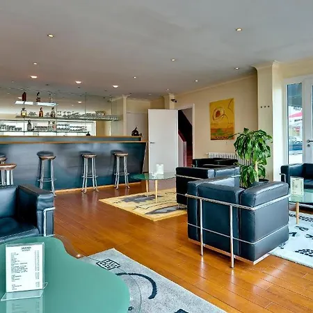 Azur Hotel 3*